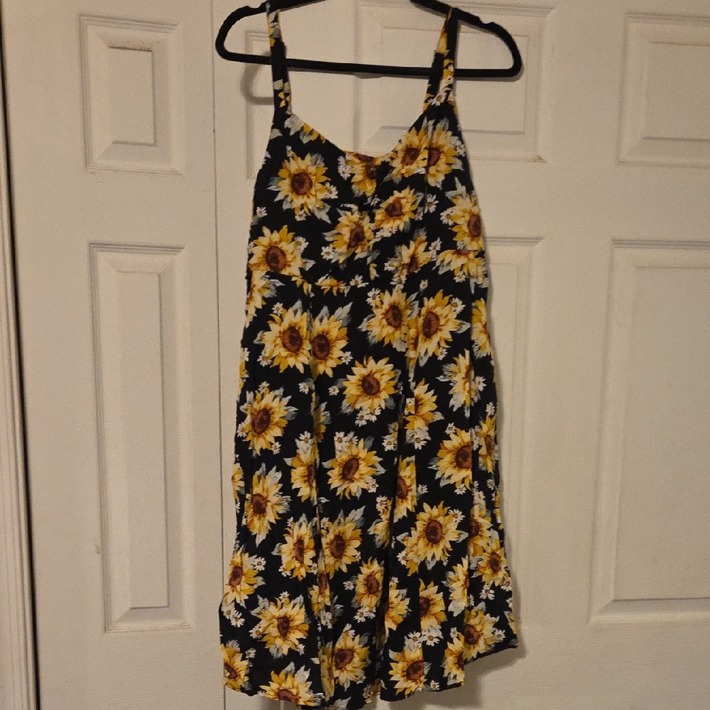 Torrid Black and Yellow Sunflower Top